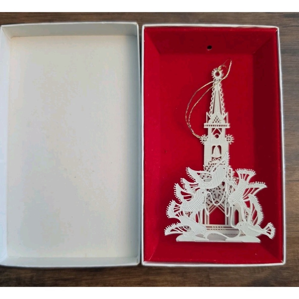 Vintage 1983 Winterlace By Tamerlane Church 'N Doves Christmas Ornament White